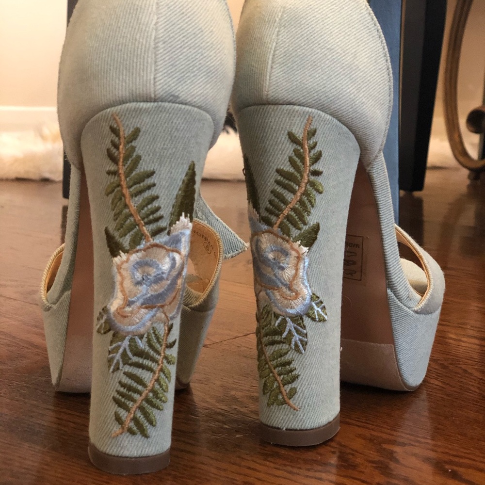 *NEW* Embroidered high heels - so cute
